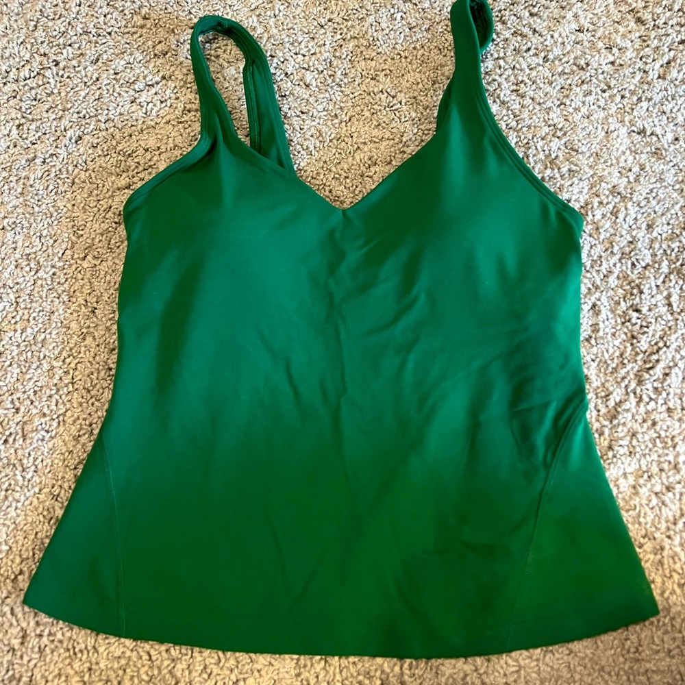 Lululemon Kelly green long crop v neck tank with removable pads. Size 6